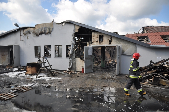 Wielki pożar u producenta mebli - ZDJĘCIA