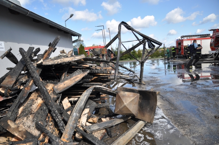 Wielki pożar u producenta mebli - ZDJĘCIA