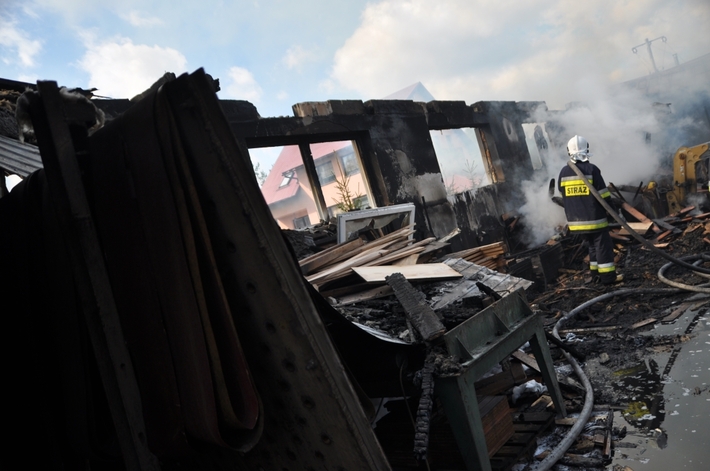 Wielki pożar u producenta mebli - ZDJĘCIA