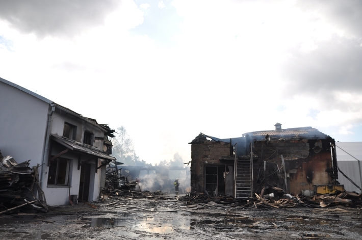 Wielki pożar u producenta mebli - ZDJĘCIA