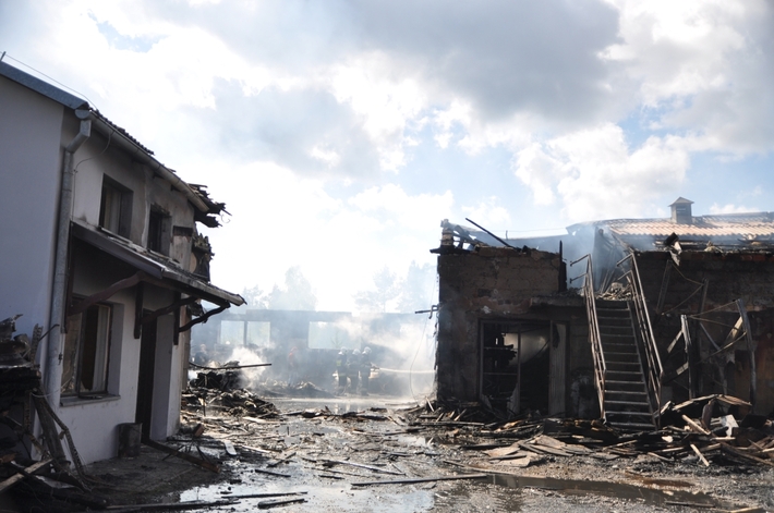 Wielki pożar u producenta mebli - ZDJĘCIA