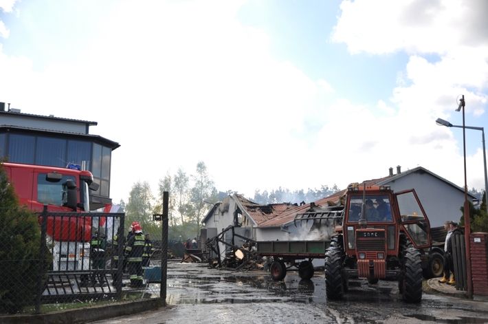 Wielki pożar u producenta mebli - ZDJĘCIA