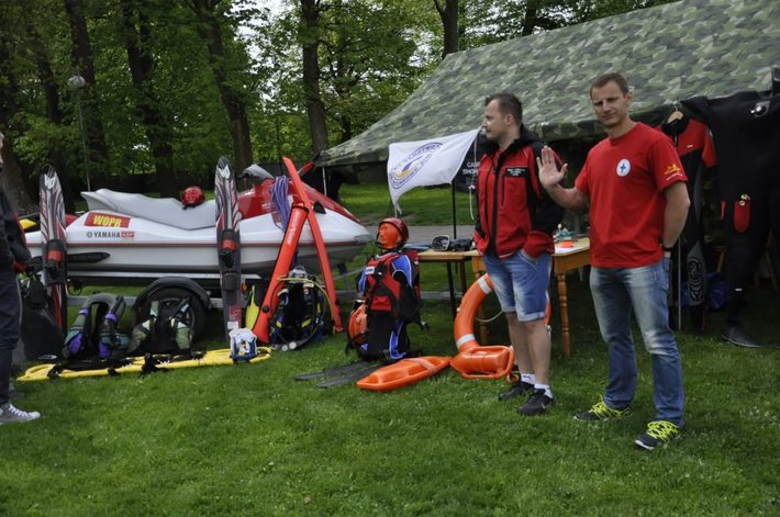 Tuchola: Rozdano 700 drzew i krzewów - ZDJĘCIA