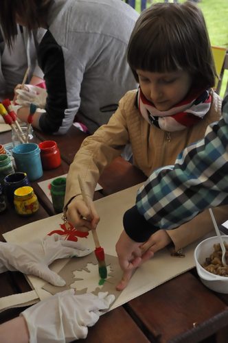 Tuchola: Rozdano 700 drzew i krzewów - ZDJĘCIA