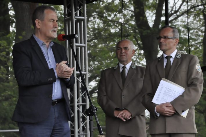 Tuchola: Rozdano 700 drzew i krzewów - ZDJĘCIA