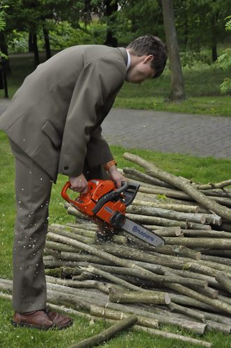 Tuchola: Rozdano 700 drzew i krzewów - ZDJĘCIA