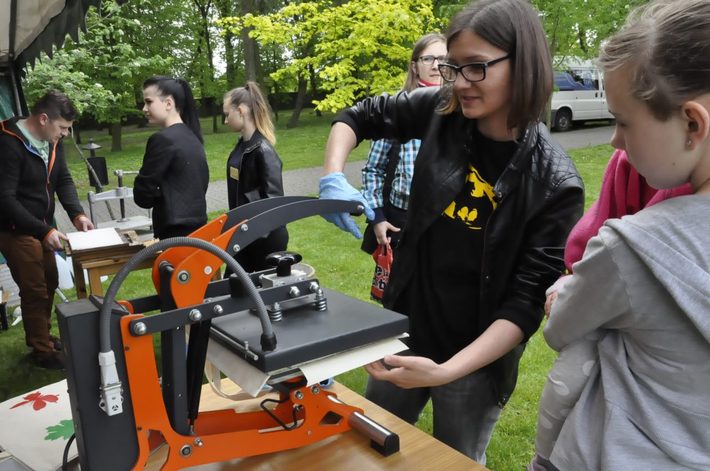 Tuchola: Rozdano 700 drzew i krzewów - ZDJĘCIA