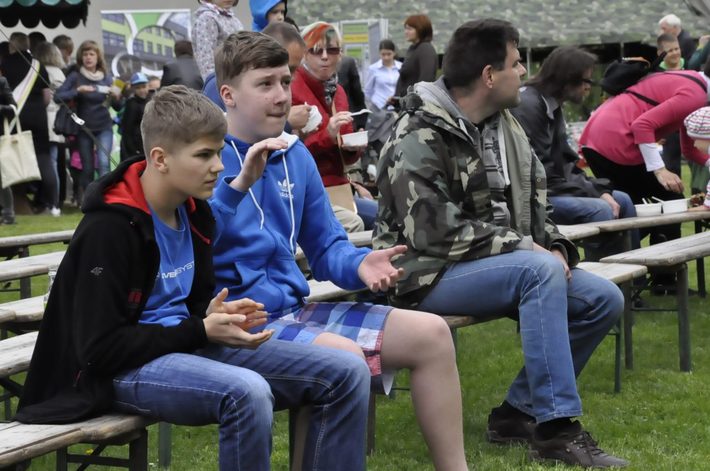 Tuchola: Rozdano 700 drzew i krzewów - ZDJĘCIA