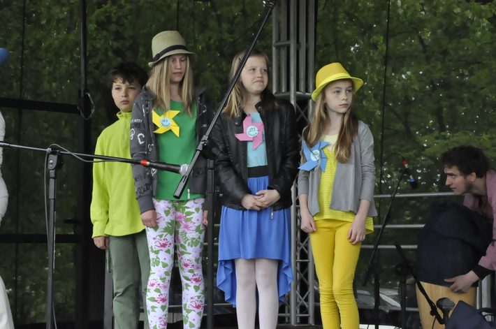 Tuchola: Rozdano 700 drzew i krzewów - ZDJĘCIA