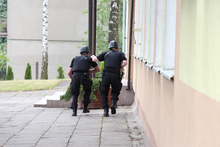 Tuchola: Terroryści zaatakowali szkołę ZDJĘCIA