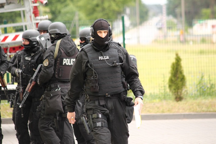 Tuchola: Terroryści zaatakowali szkołę ZDJĘCIA