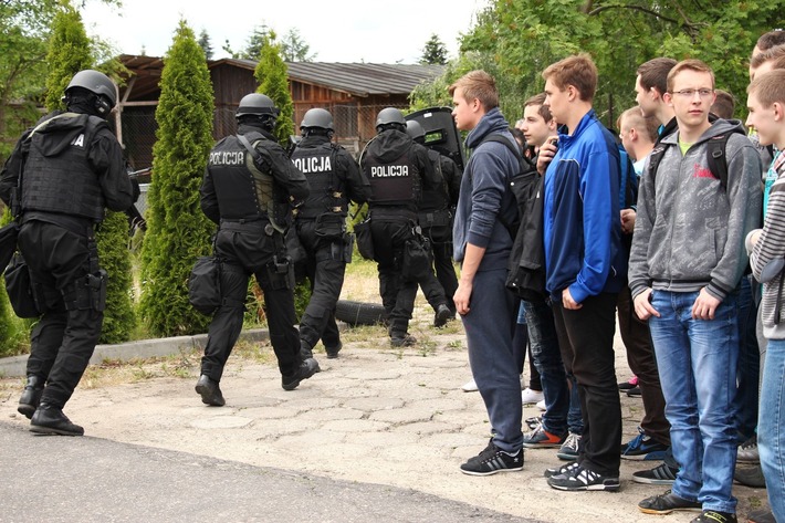 Tuchola: Terroryści zaatakowali szkołę ZDJĘCIA