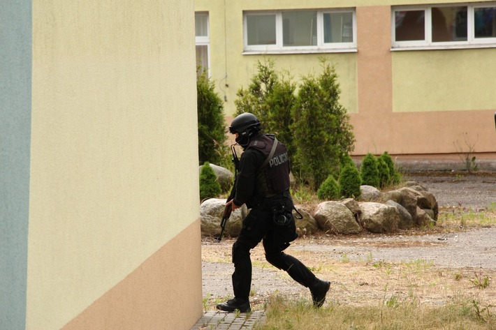 Tuchola: Terroryści zaatakowali szkołę ZDJĘCIA