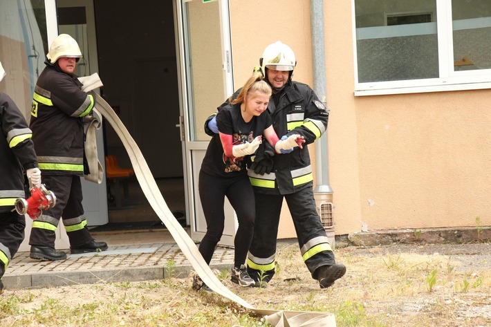 Tuchola: Terroryści zaatakowali szkołę ZDJĘCIA