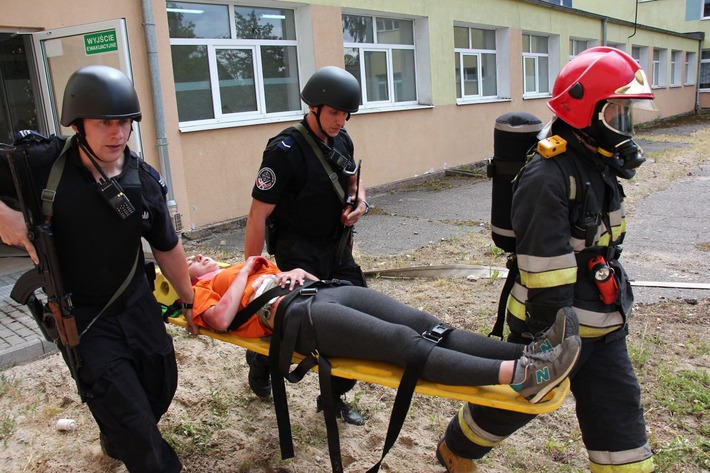 Tuchola: Terroryści zaatakowali szkołę ZDJĘCIA