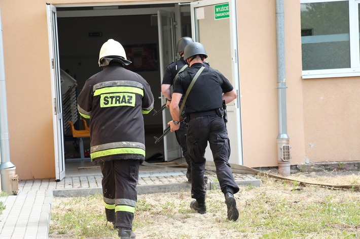 Tuchola: Terroryści zaatakowali szkołę ZDJĘCIA