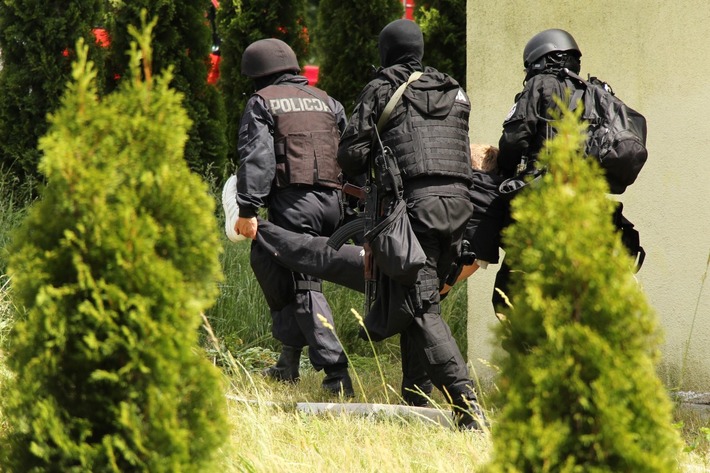 Tuchola: Terroryści zaatakowali szkołę ZDJĘCIA