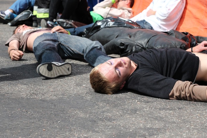 Tuchola: Terroryści zaatakowali szkołę ZDJĘCIA