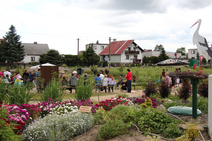 Żalno: Otworzyli kwiatowy zakątek - ZDJĘCIA