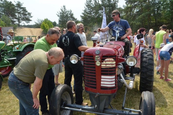 Tuchola: Wystawa pojazdów w Małpim Gaju - ZDJĘCIA