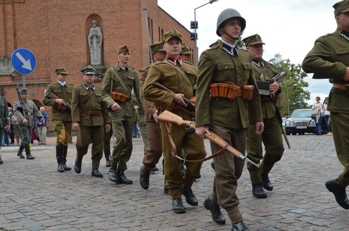 Tuchola: Pochód Borowiaków - ZDJĘCIA cz. I
