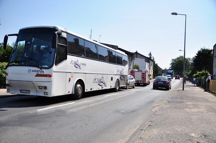 Tuchola, Warszawska: Osobówką uderzyła w autobus - ZDJĘCIA