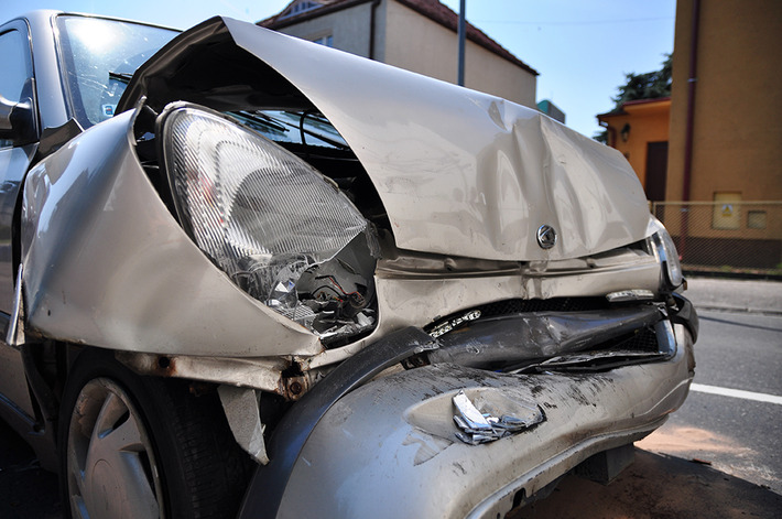 Tuchola, Warszawska: Osobówką uderzyła w autobus - ZDJĘCIA