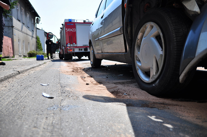 Tuchola, Warszawska: Osobówką uderzyła w autobus - ZDJĘCIA