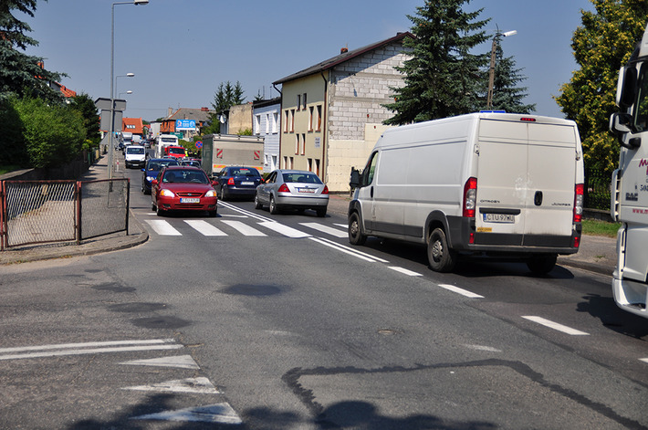 Tuchola, Warszawska: Osobówką uderzyła w autobus - ZDJĘCIA