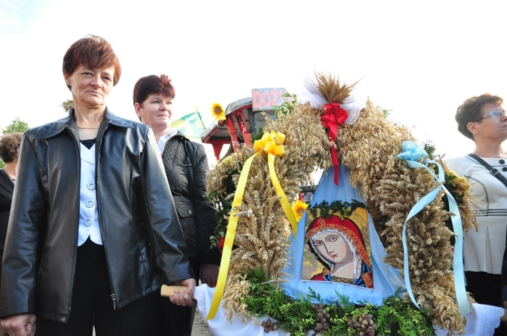 Cekcyn: Dożynki gminne świętowano w Iwcu - ZDJĘCIA