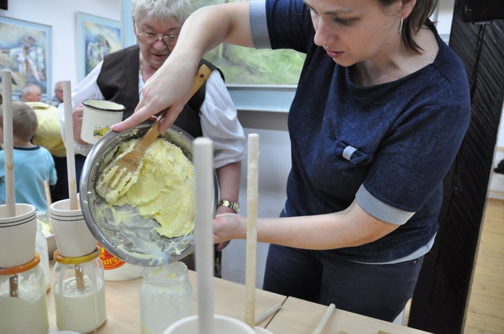 Tak w Tucholi robi się masło - ZDJĘCIA