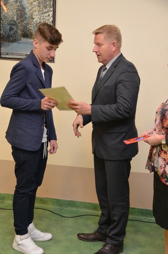 Powiat tucholski: Oni zasłużyli na stypendia - ZDJĘCIA