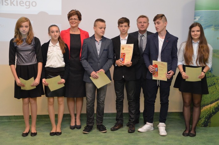 Powiat tucholski: Oni zasłużyli na stypendia - ZDJĘCIA