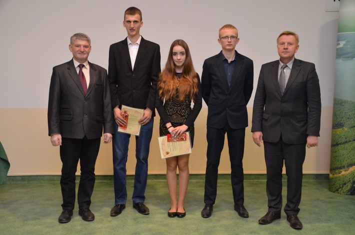 Powiat tucholski: Oni zasłużyli na stypendia - ZDJĘCIA