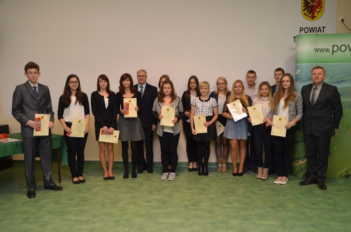 Powiat tucholski: Oni zasłużyli na stypendia - ZDJĘCIA