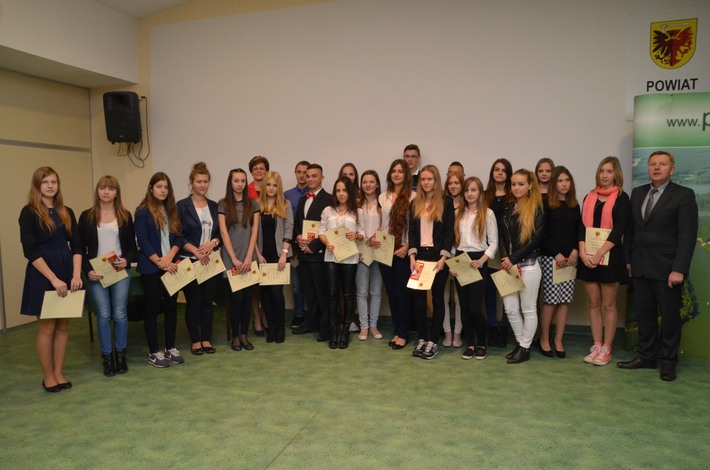 Powiat tucholski: Oni zasłużyli na stypendia - ZDJĘCIA