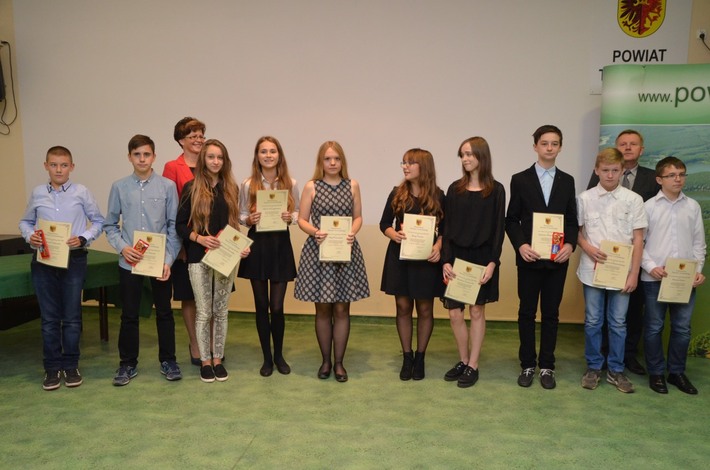 Powiat tucholski: Oni zasłużyli na stypendia - ZDJĘCIA