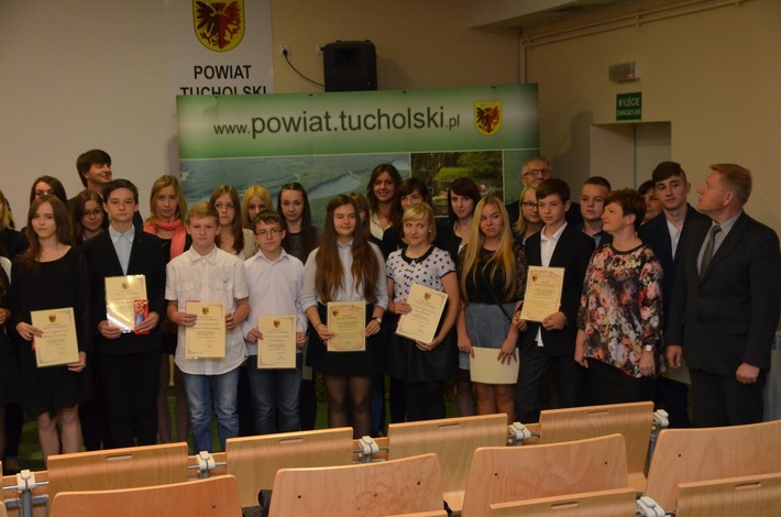 Powiat tucholski: Oni zasłużyli na stypendia - ZDJĘCIA