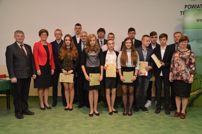 Powiat tucholski: Oni zasłużyli na stypendia - ZDJĘCIA