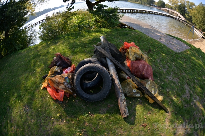 Pod wodą jeziora w Cekcynie - ZDJĘCIA i FILM