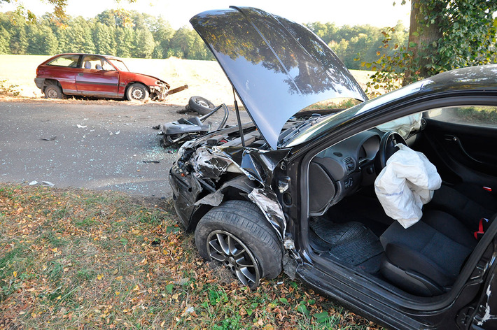 Zderzenie samochodów w Kęsowie. Dwie osoby w szpitalu - ZDJĘCIA