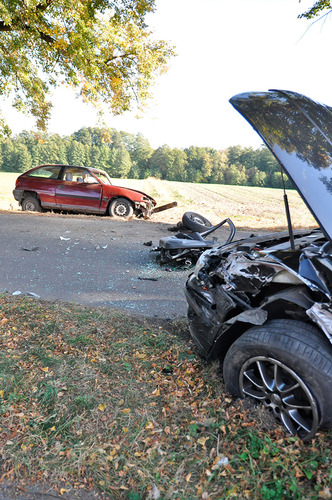 Zderzenie samochodów w Kęsowie. Dwie osoby w szpitalu - ZDJĘCIA