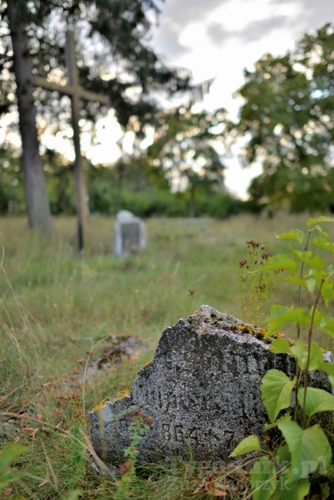 Gmina Cekcyn: Amfiteatr na cmentarzu w Iwcu?! - ZDJĘCIA