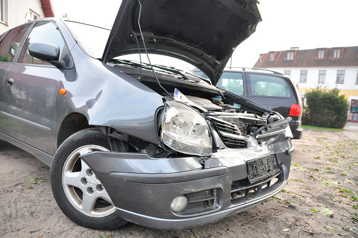 Wypadek w Śliwicach. Na pasach mężczyzna, w aucie małe dziecko - ZDJĘCIA