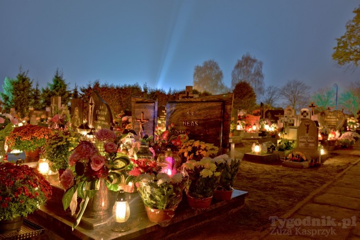 Cmentarze nocą - Bysław, Śliwice, Zdroje - ZDJĘCIA