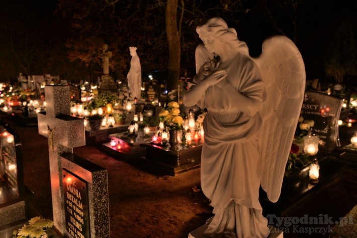 Cmentarze nocą - Bysław, Śliwice, Zdroje - ZDJĘCIA