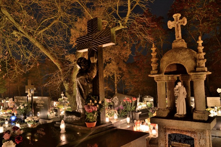 Cmentarze nocą - Bysław, Śliwice, Zdroje - ZDJĘCIA