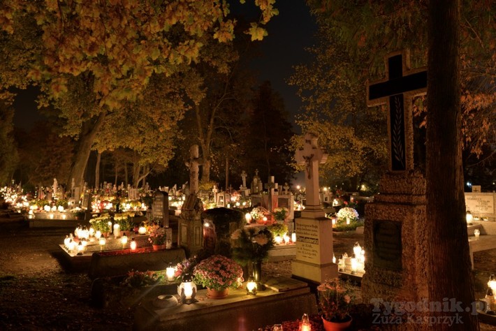 Cmentarze nocą - Bysław, Śliwice, Zdroje - ZDJĘCIA