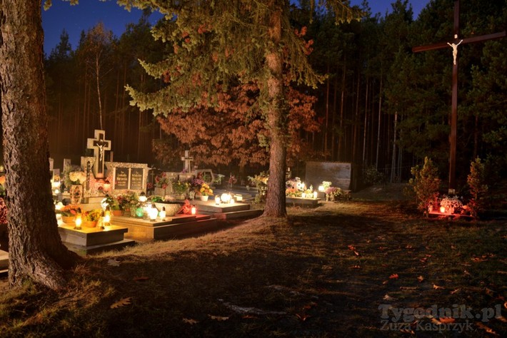 Cmentarze nocą - Bysław, Śliwice, Zdroje - ZDJĘCIA