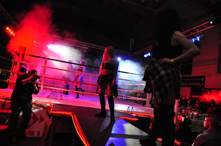 Dziewczęta z Insomni, fakir i nie tylko! Gala boksu w Tucholi - ZDJĘCIA 2